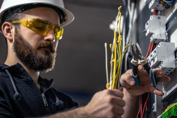 5 Electrical Jobs To Leave To A Professional