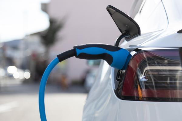 Electric Cars VS Hybrid Cars -- Which is Better in Alabama?