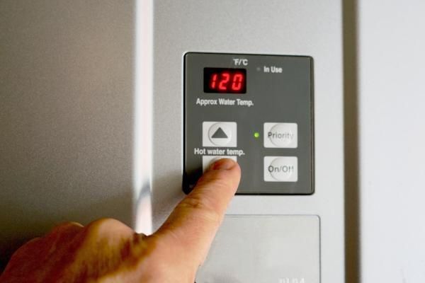 Pros and cons of a tankless water heater