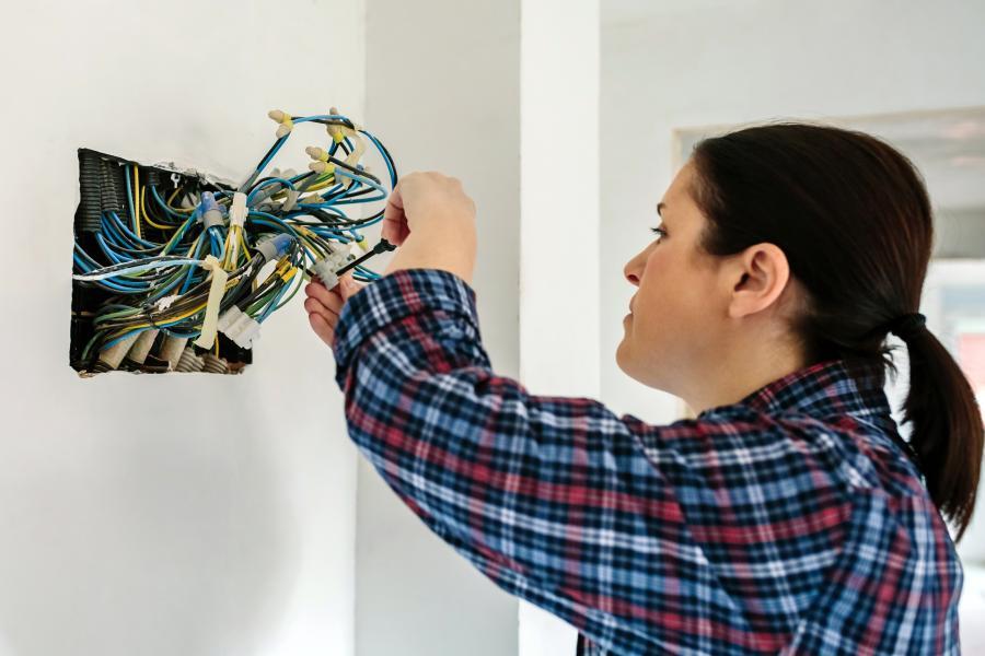 Selling Your Home? Watch Out For DIY Wiring!